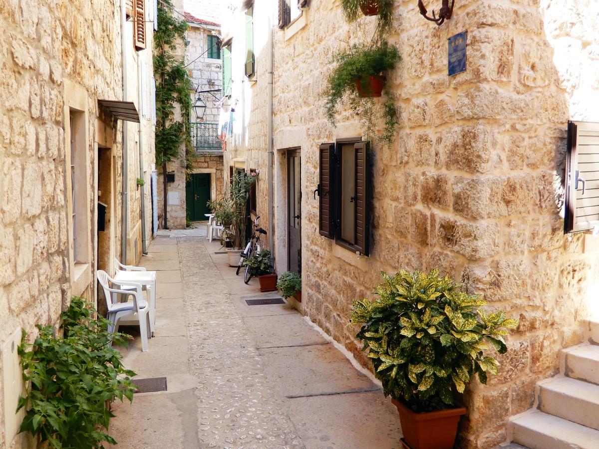 Primorac * Stari Grad (Hvar)